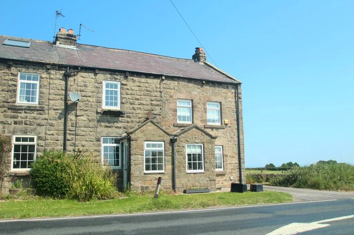 2 Bedroom Garage / Parking To Rent In Skipton Road, Killinghall, Harrogate, North Yorkshire, Uk, HG3