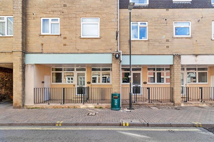 2 Bedroom Flat For Sale In Cricklade Street, Cirencester, Gloucestershire, GL7