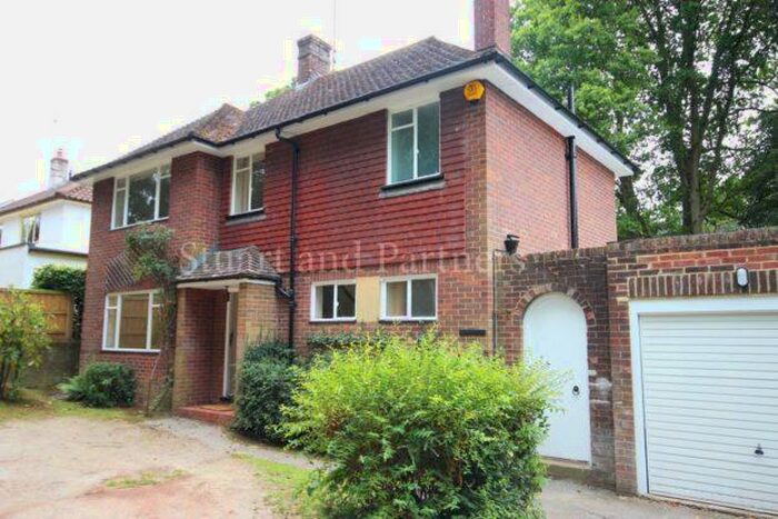 3 Bedroom Detached House To Rent In Oathall Road, Haywards Heath, RH16