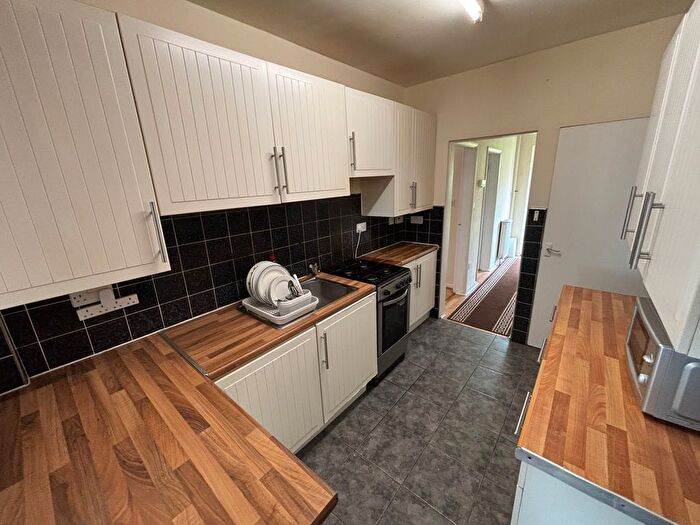 3 Bedroom Semi-Detached House To Rent In Doncaster Road, Rotherham, S65