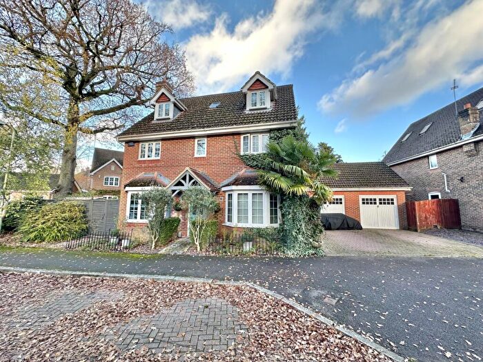 5 Bedroom Detached House For Sale In Kintbury Close, Fleet, Hampshire, GU51