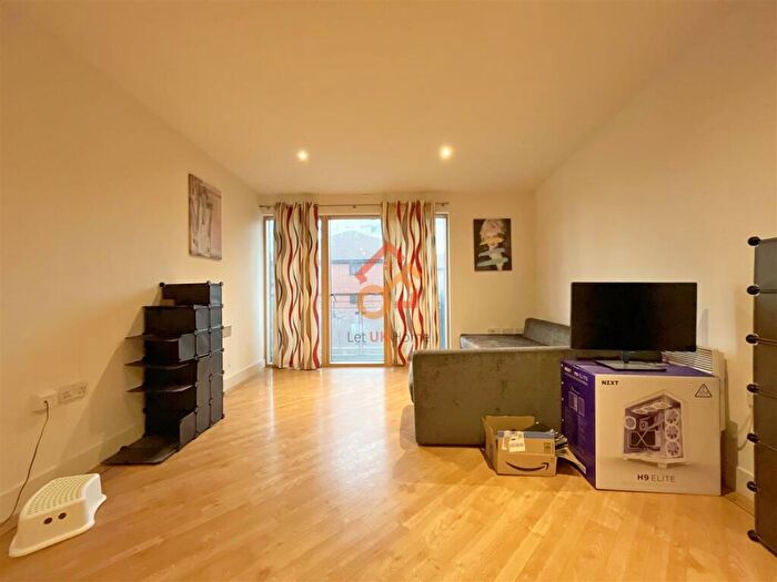 2 Bedroom Flat To Rent In Canal Wharf, Waterfront Walk, Birmingham, B1