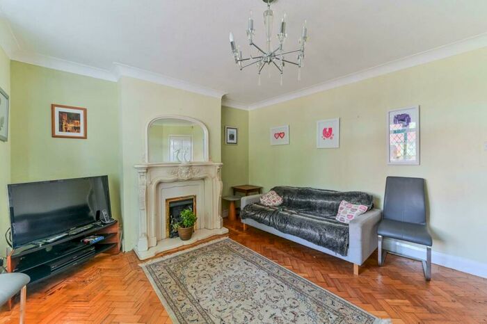 4 Bedroom Semi-Detached House To Rent In Camborne Road, Sutton, SM2