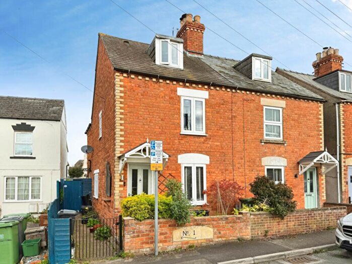 3 Bedroom Semi Detached House For Sale In Aldergate Street, Stonehouse, GL10