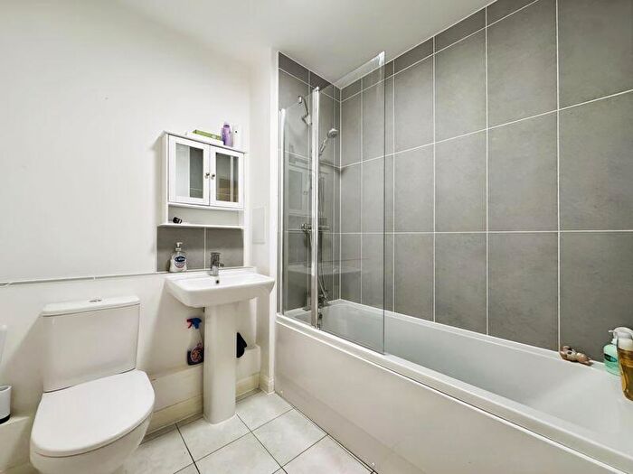 2 Bedroom Flat For Sale In Grahame Park Way, London, NW9