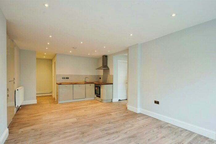 2 Bedroom Flat To Rent In Old Shoreham Road, Brighton, BN1