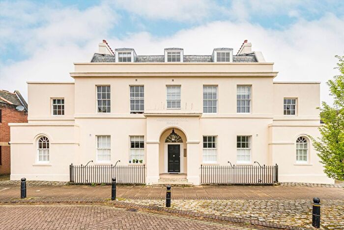 1 Bedroom Flat To Rent In Lower Square, Isleworth, TW7