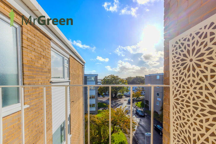 2 Bedroom Apartment To Rent In Rushford Warren, Mudeford, BH23