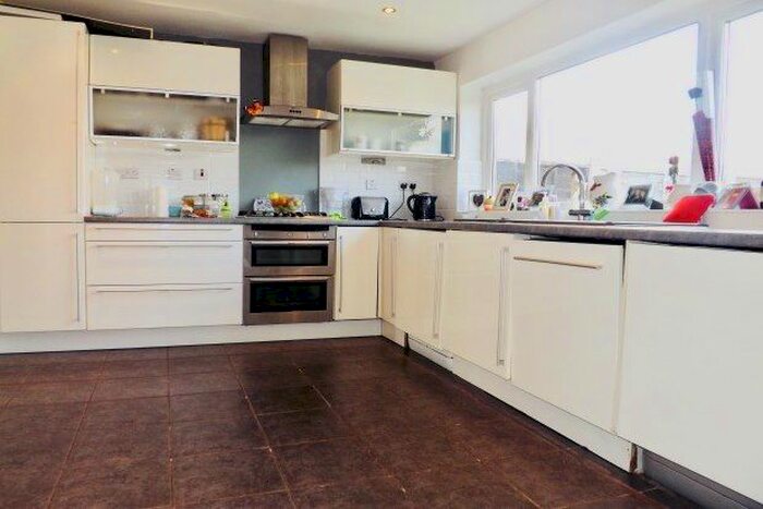 4 Bedroom Property To Rent In Fairfield Road, Dunstable, LU5