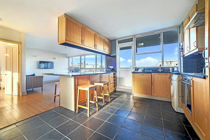 2 Bedroom Flat To Rent In Churchill Gardens, London, SW1V