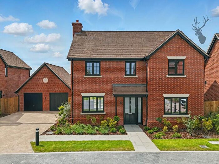 4 Bedroom House For Sale In High House Farm, Stapleford Abbotts, RM4