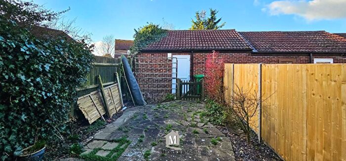 2 Bedroom End Of Terrace House For Sale In Avebury, Slough, SL1