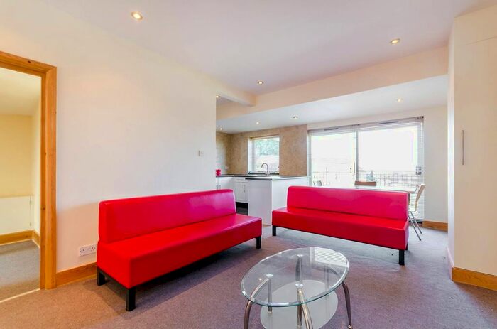 4 Bedroom Maisonette To Rent In Grangecliffe Gardens, South Norwood, London, SE25