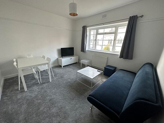 1 Bedroom Flat To Rent In Bushey Road, London, SW20