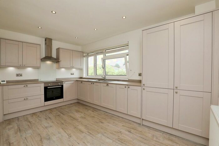 3 Bedroom Apartment To Rent In Bishops Close, Cardiff, CF14