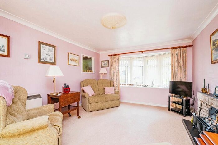 4 Bedroom Detached House For Sale In The Fairway, Midhurst, West Sussex, GU29
