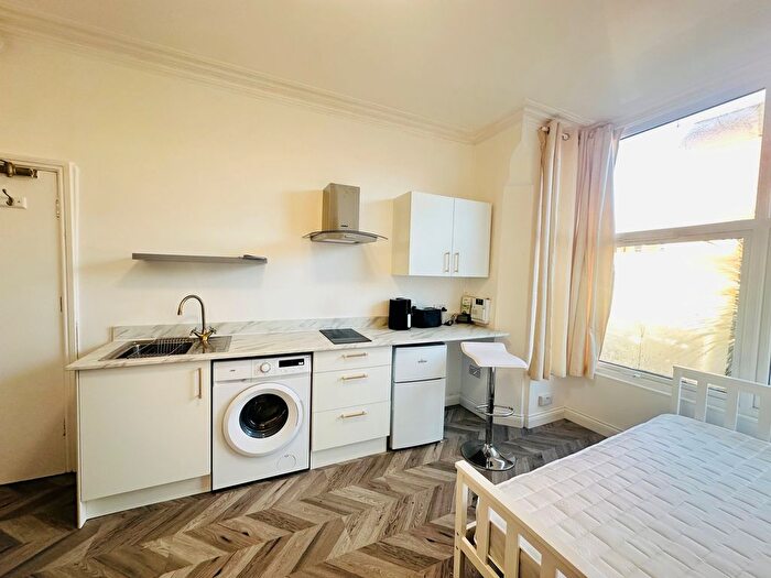 Studio To Rent In A Charnwood Grove, Nottingham, NG2