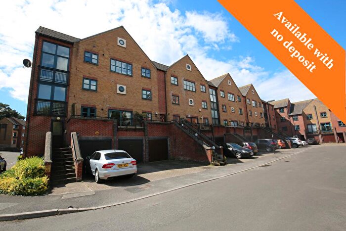 2 Bedroom Flat To Rent In Riverdene Place, Bitterne, Southampton, Hampshire, SO18