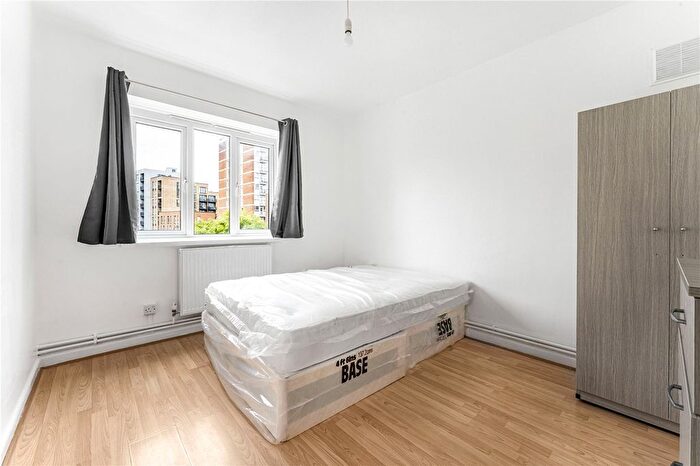 3 Bedroom Flat To Rent In Queensbridge Road, Haggerston, London, E2