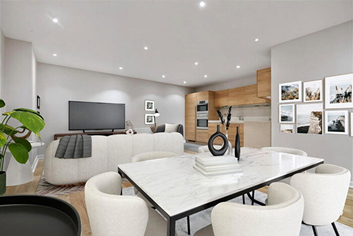 2 Bedroom Flat For Sale In Wendle Square, Battersea, SW11