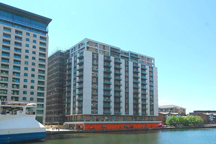 1 Bedroom Flat For Sale In Discovery Dock, Canary Wharf, London, E14