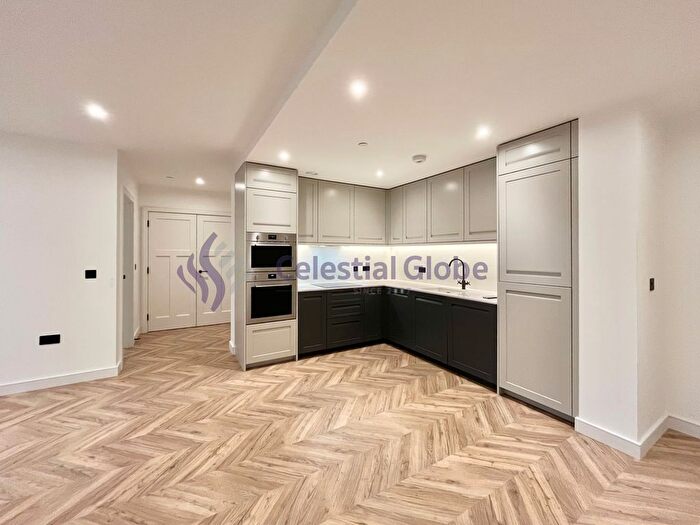 2 Bedroom Flat To Rent In Brook Street, Kingston Upon Thames, KT1