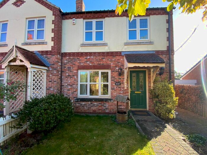 3 Bedroom End Of Terrace House For Sale In Bridge Farm, Pollington, Goole DN14