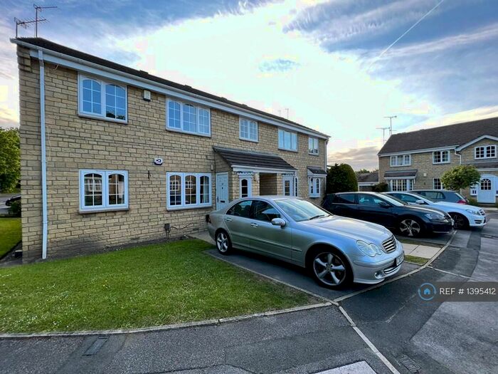 2 Bedroom Flat To Rent In Alwoodley, Leeds, LS17