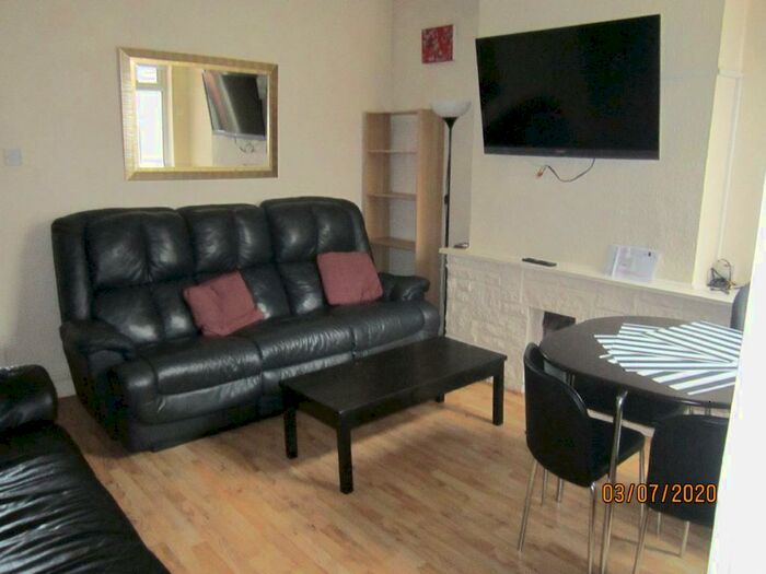 5 Bedroom House To Rent In Warwards Lane, Selly Park, Birmingham, West Midlands, B29