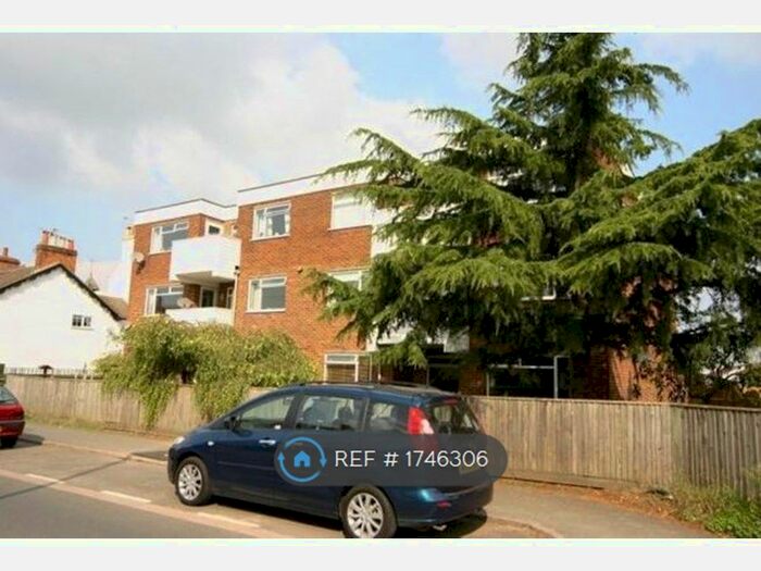 2 Bedroom Flat To Rent In Talbot Court, Windsor, SL4