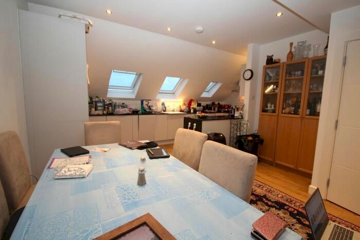 3 Bedroom Flat To Rent In Glengall Road, Edgware, Middlesex HA8