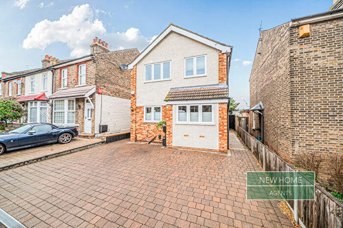 3 Bedroom Detached House For Sale In Cromwell Avenue, Waltham Cross, EN7