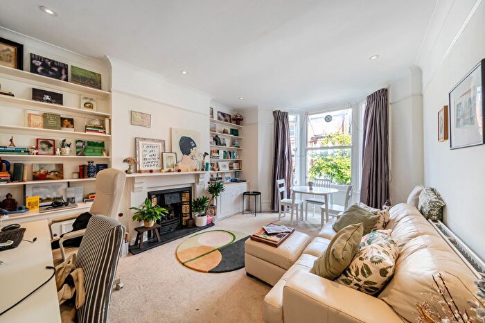 2 Bedroom Flat For Sale In Savernake Road, London, NW3