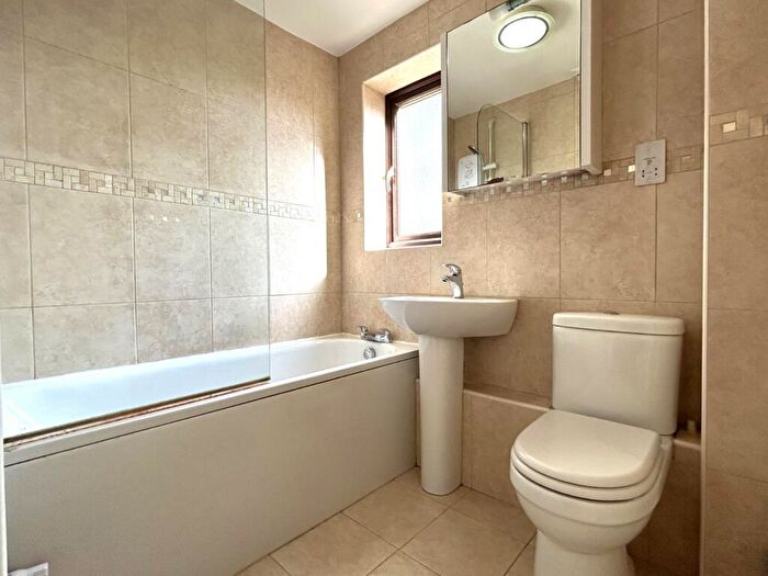 2 Bedroom Flat To Rent In Badgers Bank Road, Sutton Coldfield, West Midlands, B74