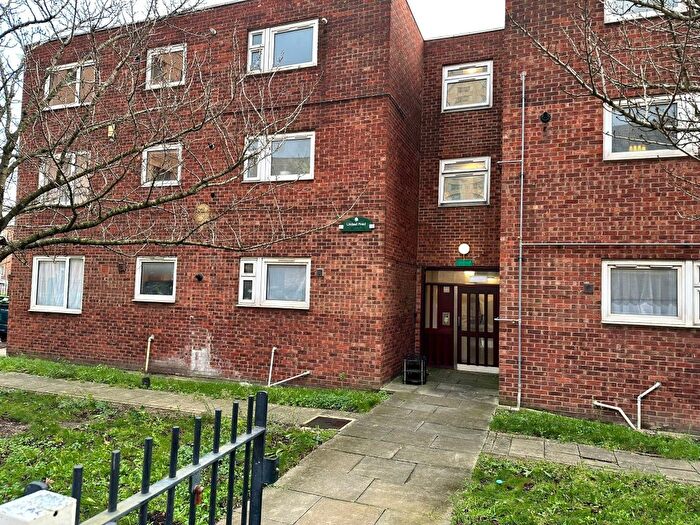3 Bedroom Flat For Sale In Linsdell Road, Barking, IG11