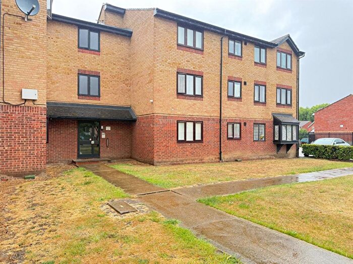 1 Bedroom Flat For Sale In Honey Close, Dagenham, RM10