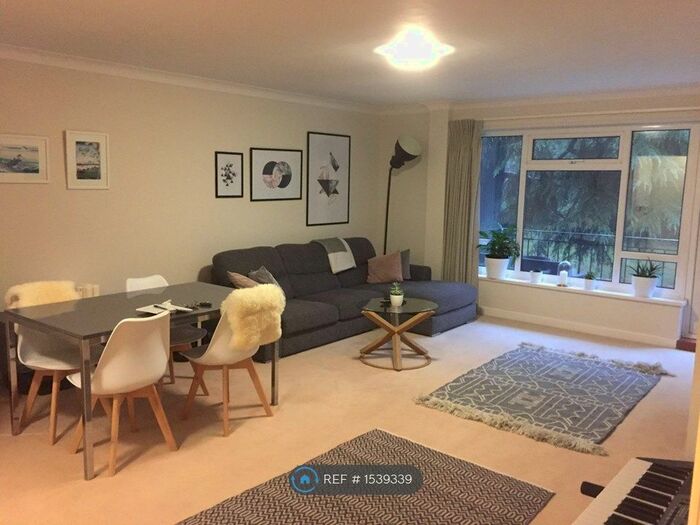 2 Bedroom Flat To Rent In Lovelace Road, Surbiton, KT6