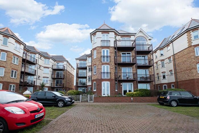 2 Bedroom Flat For Sale In Sea Road, Westgate-on-Sea, Kent, CT8