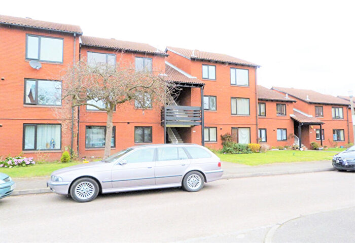 1 Bedroom Flat To Rent In Tithe Barn Close, Kingston Upon Thames, London, KT2