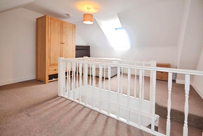 4 Bedroom Terraced House For Sale In De Beauvoir Road, Reading, RG1