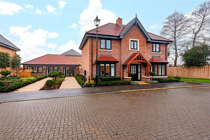 4 Bedroom Detached House For Sale In Russell Road, Toddington, Dunstable, Bedfordshire, LU5