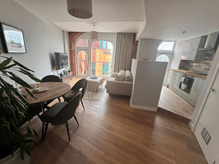 2 Bedroom Apartment To Rent In Harewood Street, Leeds, West Yorkshire, LS2