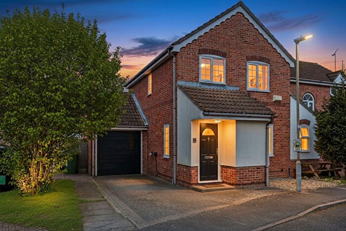 3 Bedroom Semi-detached House For Sale In Sussex Way, Billericay, CM12