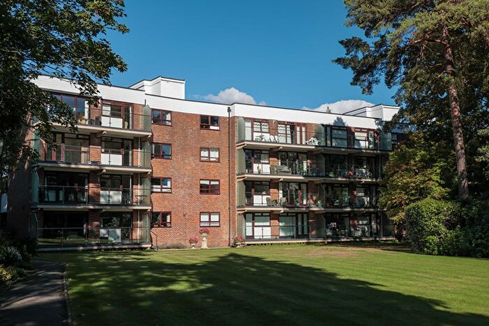 3 Bedroom Flat To Rent In Western Road, Poole, BH13