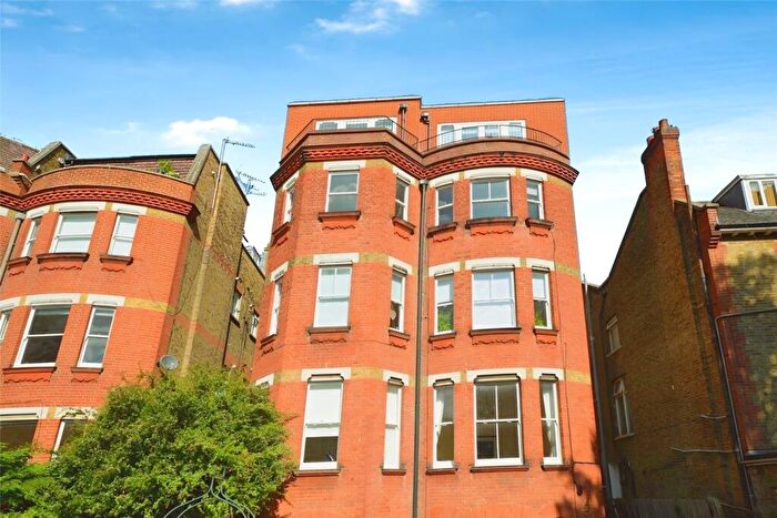 1 Bedroom Flat To Rent In Claremont Gardens, Surbiton, KT6