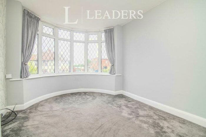 3 Bedroom Semi-Detached House To Rent In Meadfoot Avenue, B14