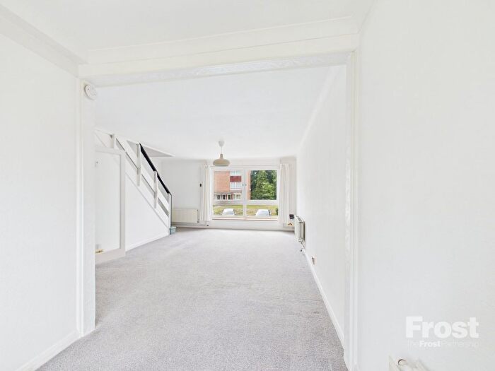 2 Bedroom Maisonette To Rent In Fernley Court, Maidenhead, Berkshire, SL6