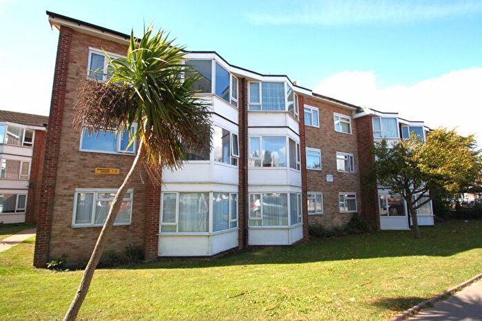 2 Bedroom Flat To Rent In Durrington Gardens, Worthing, BN12