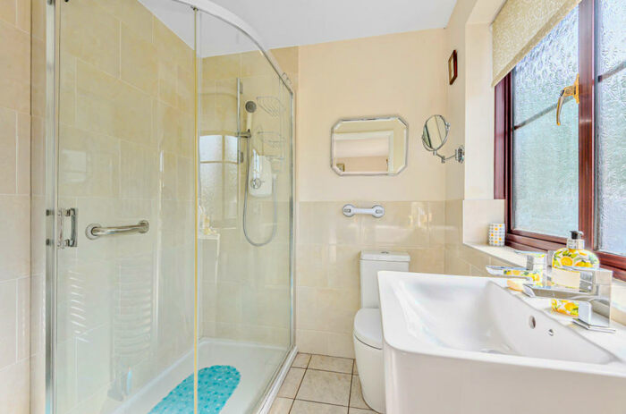 4 Bedroom Bungalow For Sale In York Drove, Nomansland, Salisbury, Wiltshire, SP5