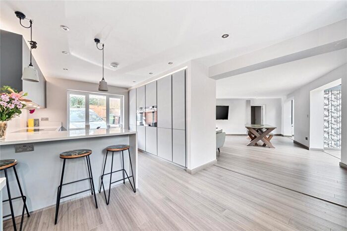 6 Bedroom Detached House For Sale In Woodlands, Walderslade, Chatham, ME5